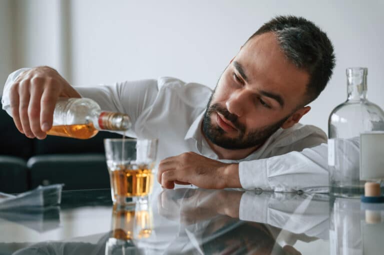 What Is An Alcoholic Narcissist? Understanding the Link Between Alcoholism and Narcissism