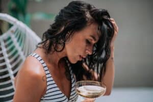 authentic-candid-caucasian-black-hair-lady-in-swim