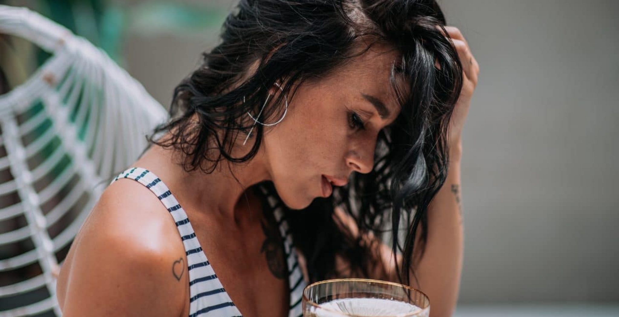 authentic-candid-caucasian-black-hair-lady-in-swim